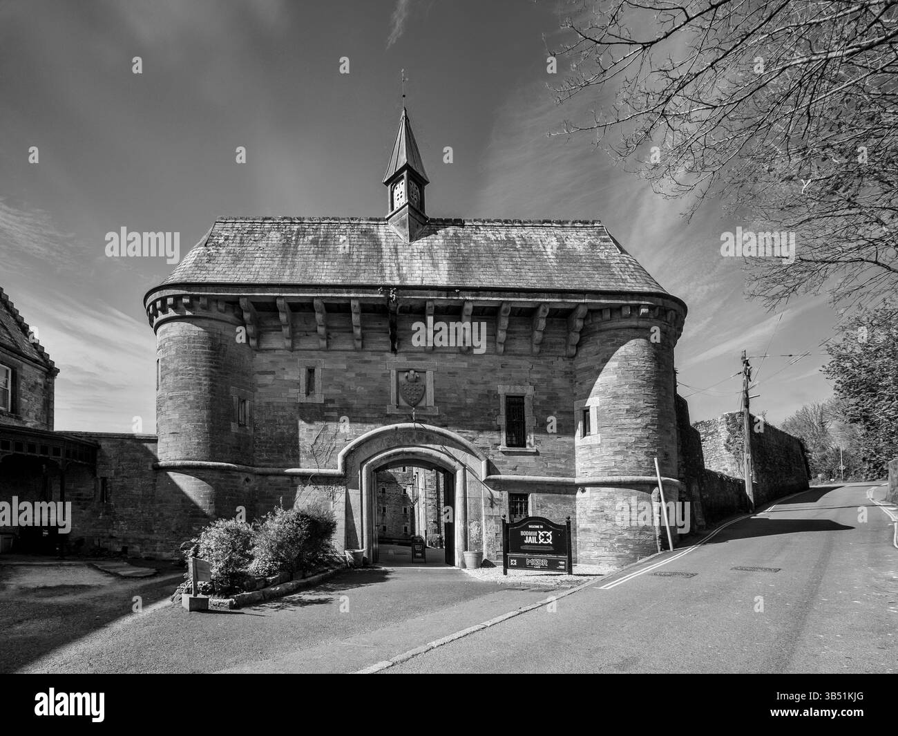 Das Bild zeigt den Eingang zur Touristenattraktion der berüchtigten georgianischen und viktorianischen Ära des Bodmin-Gefängnisses aus dem 17. Bis 18. Jahrhundert in Cornwall. Stockfoto