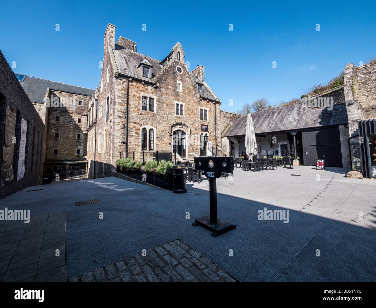 Das Bild zeigt den Innenhof in der einst berüchtigten georgianischen und viktorianischen Ära des Bodmin-Gefängnisses aus dem 17. Und 18. Jahrhundert in Cornwall. Stockfoto