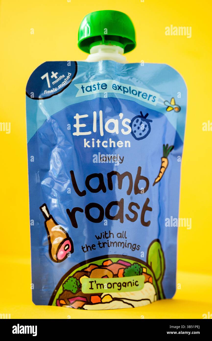 London UK, 1. Mai 2025, Ella's Kitchen Delicious Lamb Roast Baby Food Pouch Stockfoto