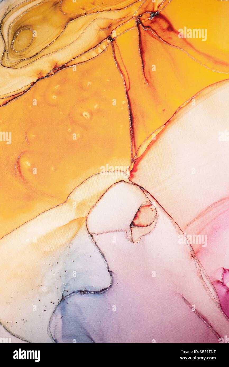 Farbenfrohe Marmoroberfläche in Orange-, Blau- und Pink-Tönen mit Glitzereffekt. Moderner abstrakter Steinhintergrund. Stockfoto