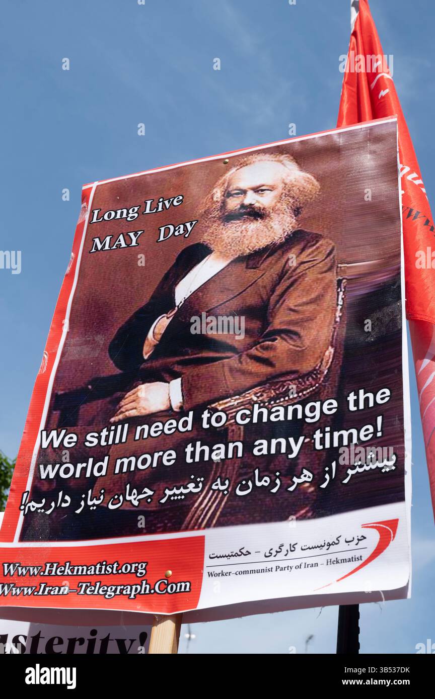 1. Mai 2025 feiert den Tag des Mai. Clerkenwell Green, London. Porträt von Karl Marx. Stockfoto