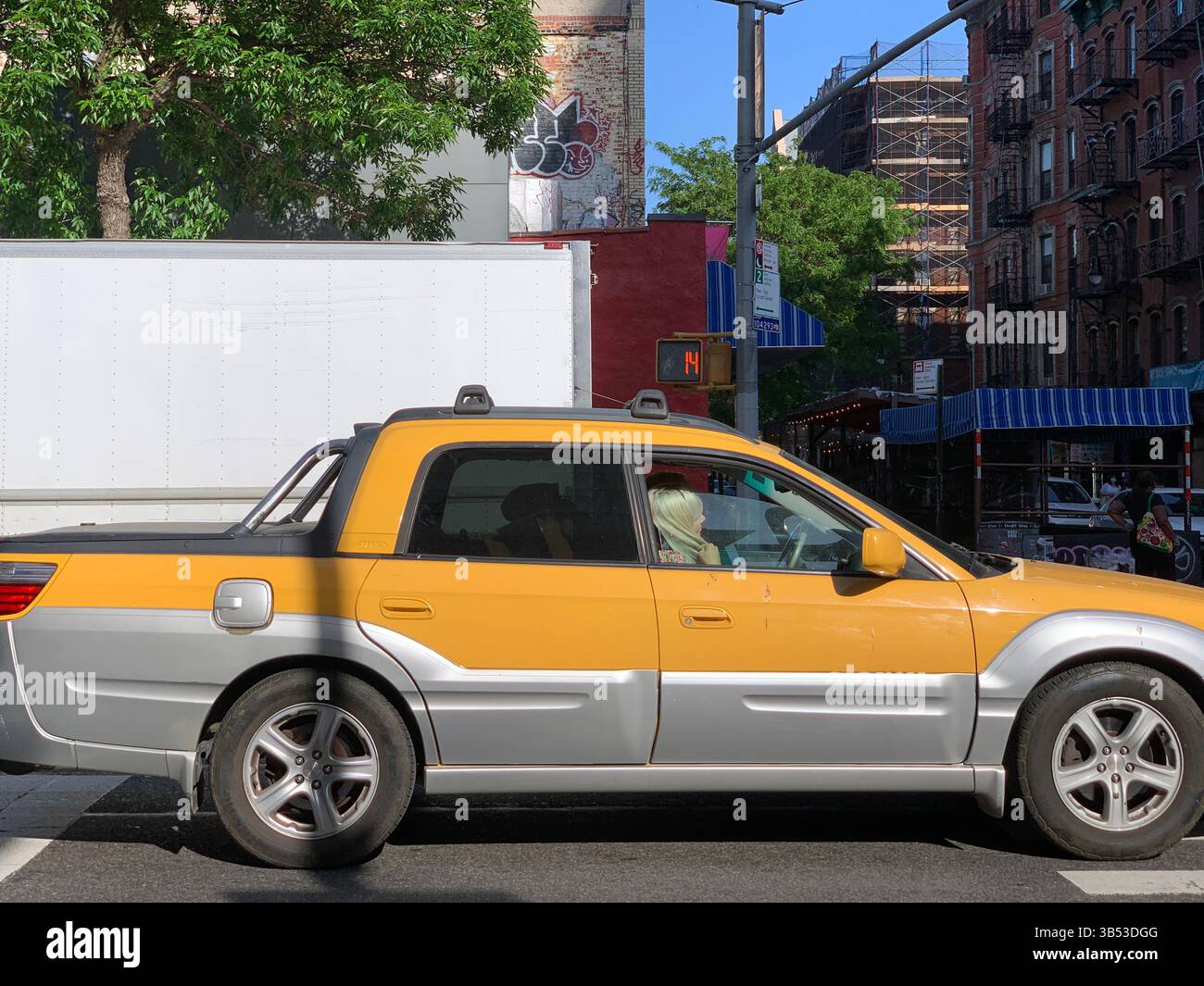 25. Mai 2022, New York, NY, USA: Nutzfahrzeug Subaru Baja wurde für das Modelljahr 2003 produziert, während das letzte Modell 2006 produziert wurde. Trotz trostloser Verkäufe hat es immer noch seine Fans. (Bild: © John Marshall Mantel/ZUMA Press Wire) Stockfoto