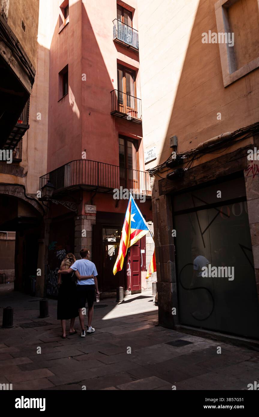 11 Setembre, Diada oder Katalanischer Tag, Mann mit der katalanischen Separatistenflagge, Barcelona, Ciutat Vella, Spanien Stockfoto