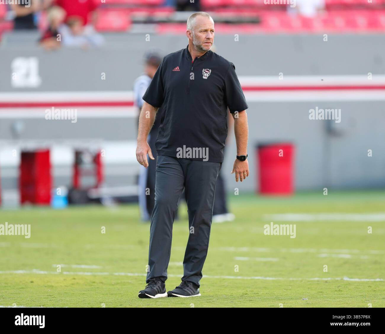 17. September 2022: North Carolina State Wolfpack Head Coach Dave Doeren vor dem NCAA Football Spiel zwischen den Texas Tech Red Raiders und den North Carolina State Wolfpack im Carter-Finley Stadium in Raleigh, North Carolina. Greg Atkins/CSM (Bild: © Greg Atkins/CSM via ZUMA Press Wire) Stockfoto