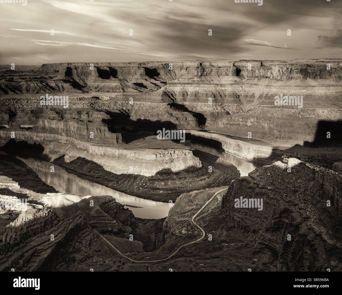 Sonnenaufgang im Dead Horse Point State Park, Utah mit Colorado River. Stockfoto