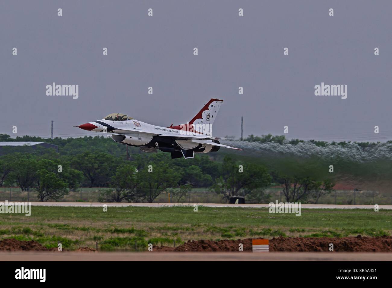 Wings Over West Texas 4-18-2025 Dyess AFB, TX USA USAF Demstrationsteam The Thunderbirds tritt auf der Wings Over West Texas Air Show in Dyess A auf Stockfoto