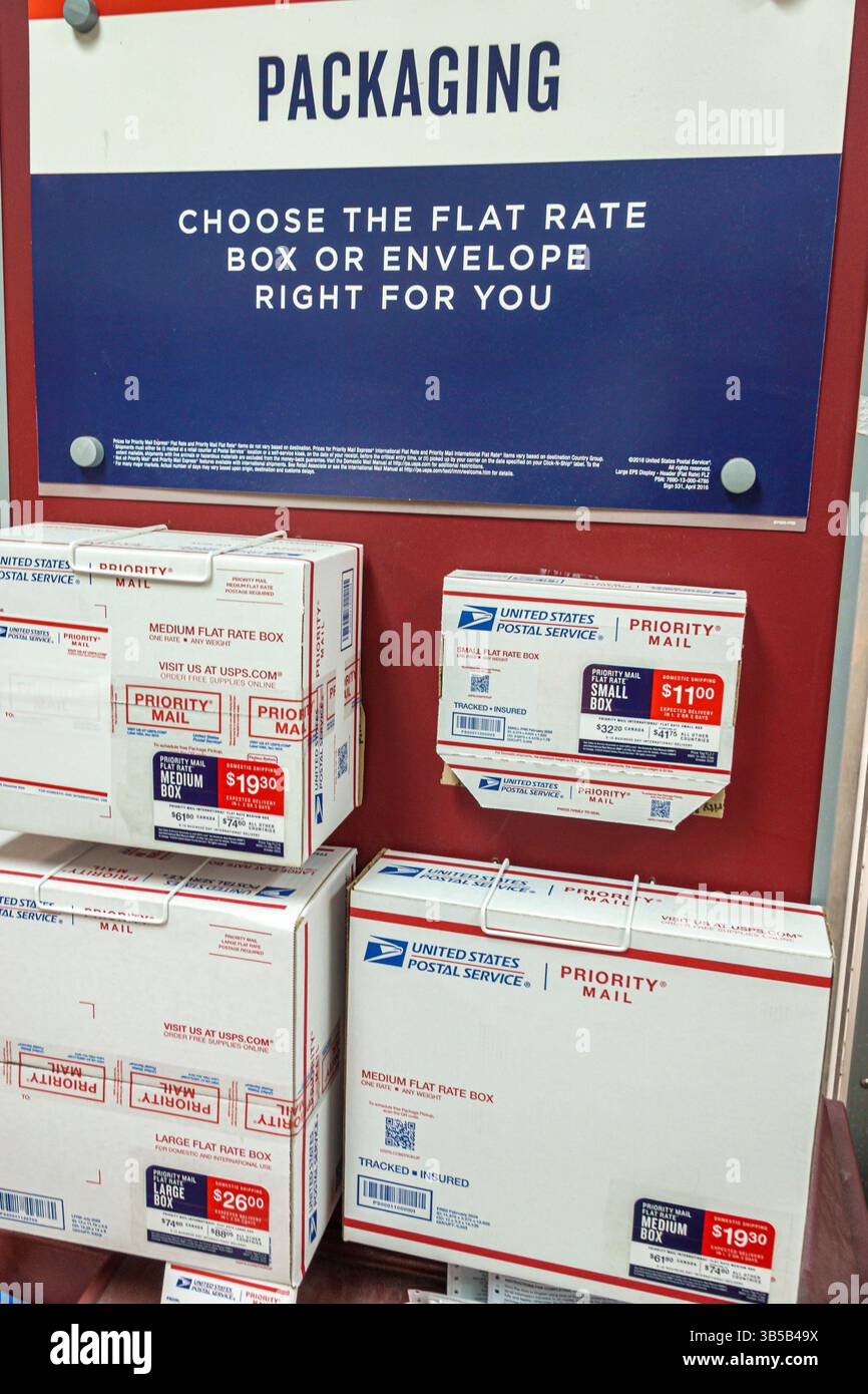 Miami Beach Florida, US Post Office 71st Street, Innenausstattung, USPS Priority Mail Flatrate Boxen, Versand von Verpackungsmaterialien, Postdienstbedarf Stockfoto