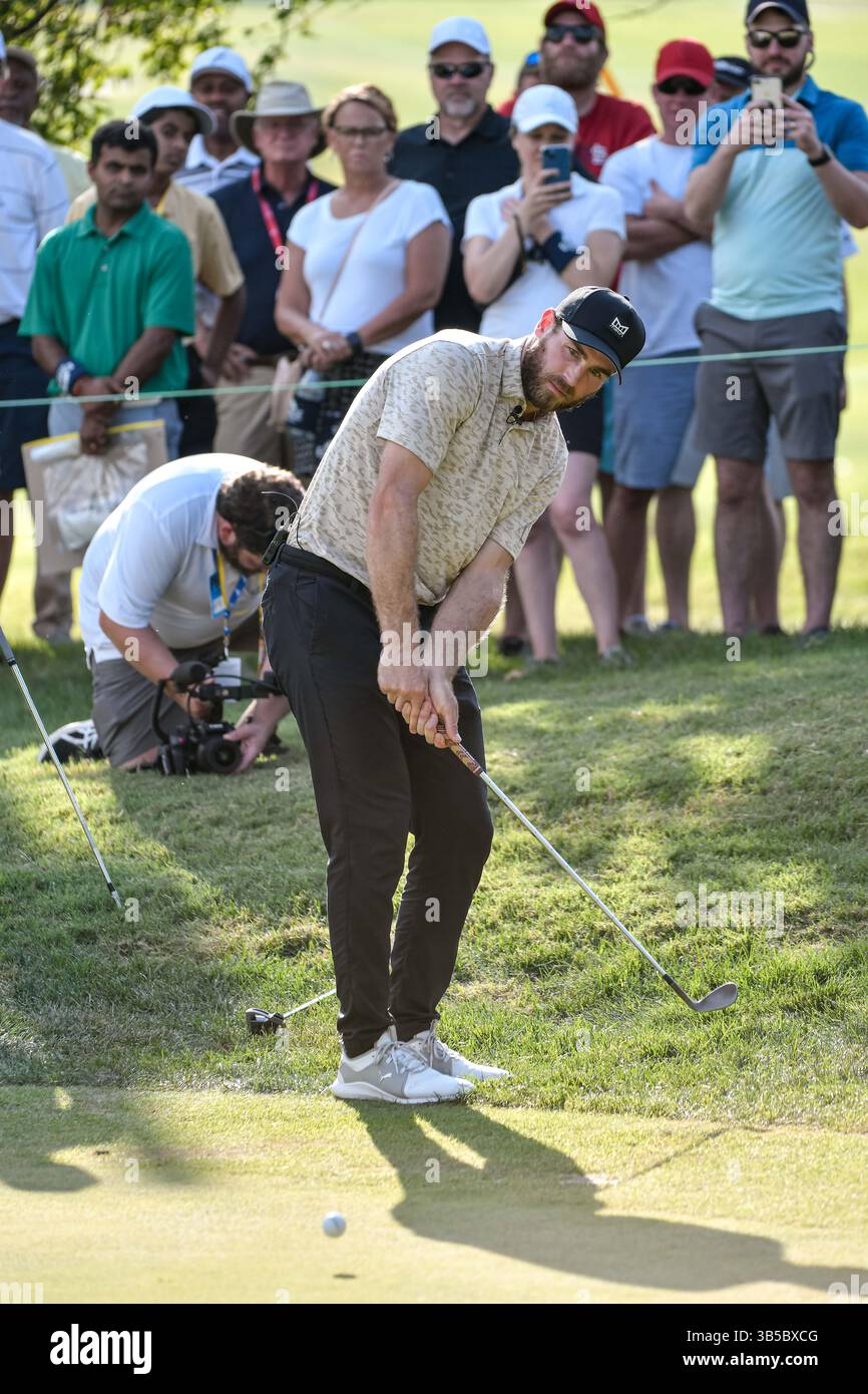 10. September 2022: Ryan O™Reilly, Kapitän von St. Louis Blues, spitzt während der Legends Charity Challenge am zweiten Tag des Ascension Charity Classic im Norwood Hills Country Club in Jennings, MO Richard Ulreich/CSM (Credit Image: © Richard Ulreich/CSM via ZUMA Press Wire) auf das 13. Grün. Stockfoto
