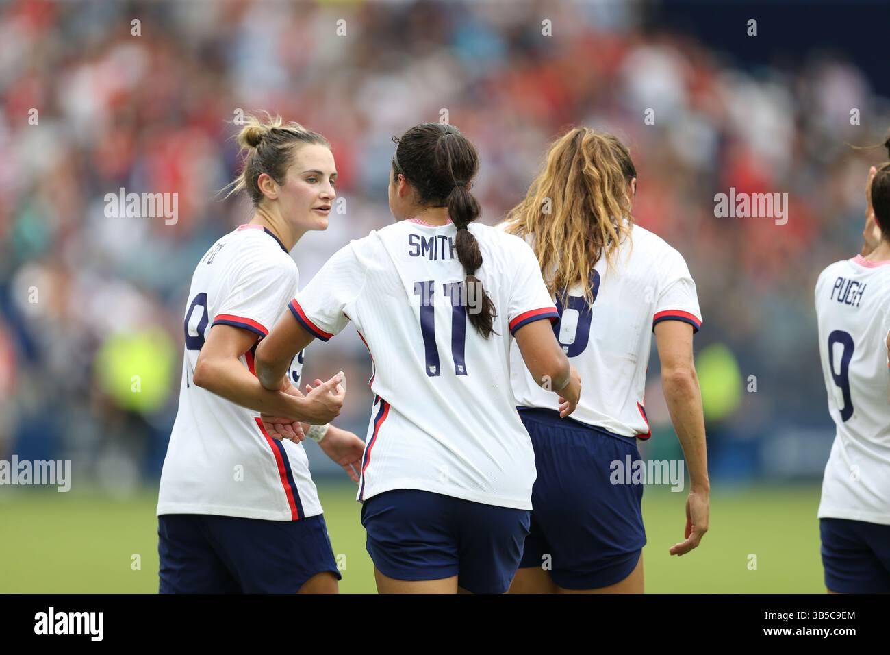 3. September 2022, Kansas City, KS, Vereinigte Staaten: KANSAS KANSAS City, KS – 3. SEPTEMBER: Alex Morgan #13, Emily Fox #19 und Sophia Smith #11 der Vereinigten Staaten feiern ein Tor während eines Spiels zwischen Nigeria und USWNT im Mercy Park von Childrenâ am 3. September 2022 in Kansas City, Kansas. (Kreditbild: © Erin Chang/ISIPhotos via ZUMA Press Wire) Stockfoto