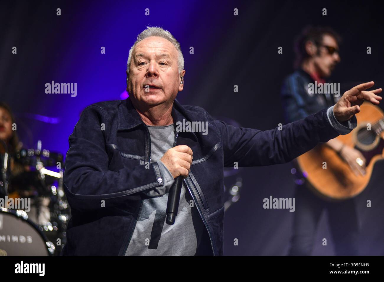 Buenos Aires (1. Mai 2025). Die schottische Pop-Rock-Band Simple Minds (Jim Kerr, Gesang) trat live in der Movistar Arena Argentinien auf. Quelle: Mariano Garcia/Alamy Live News Stockfoto