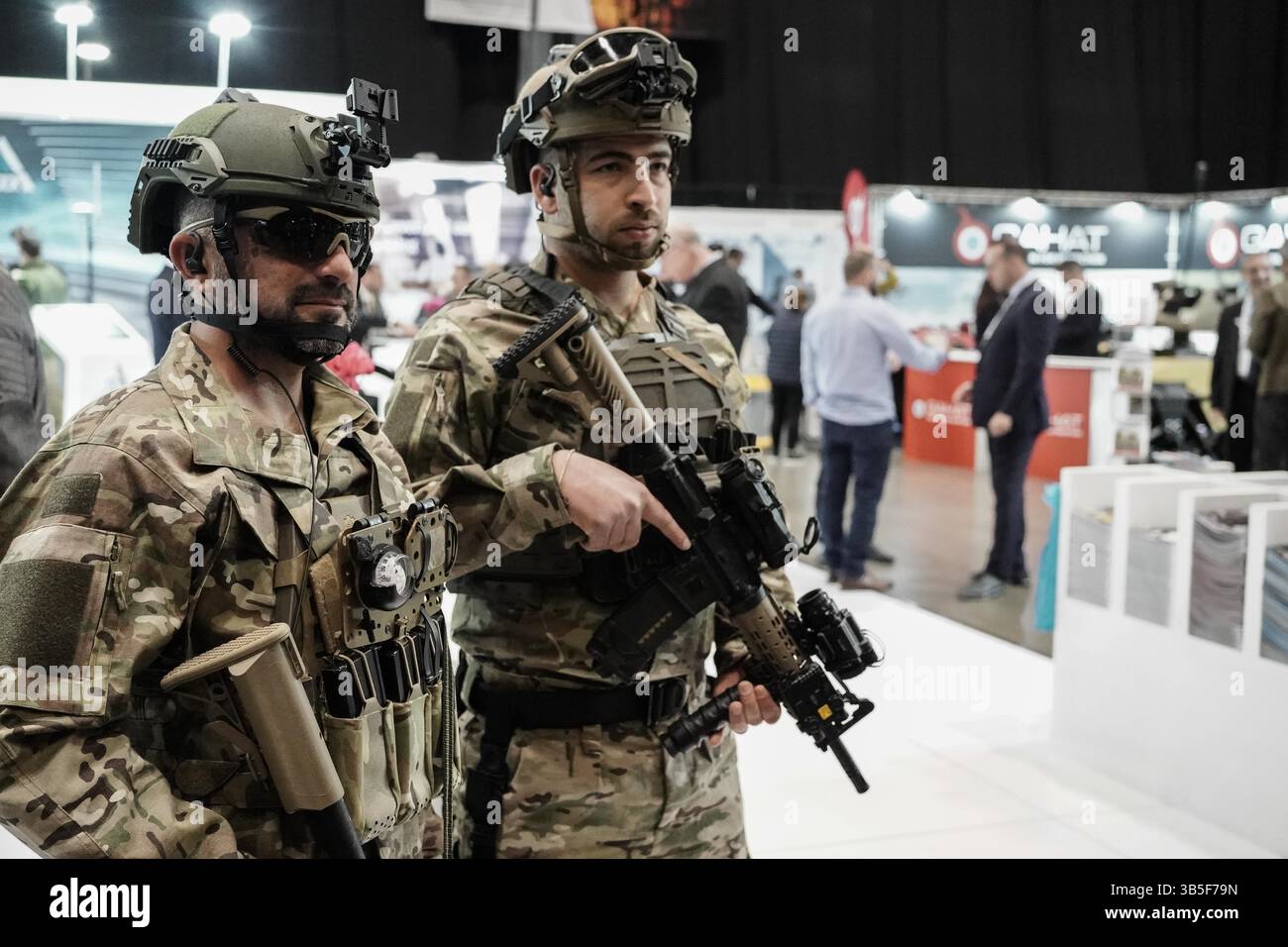 22. März 2022, Tel Aviv, Israel: Israelâ Internationale Sicherheits- und Verteidigungs-Ausstellung eröffnet auf der EXPO Tel Aviv und beleuchtet Ausrüstung und Technologien für Verteidigung, Landsicherheit, Megaereignisschutz, Cybersicherheit, Nachrichtendienste und Terrorismusbekämpfung. Das ISDEF beherbergt über 300 ausstellende Unternehmen und wird von 10.000 Besuchern und 50 Delegationen besucht, darunter Erstbesucher aus den Golfstaaten und Marokko. Die Ausstellung wird von Ländern verstärkt, die sich darauf vorbereiten, die Verteidigungsbudgets nach dem Krieg in der Ukraine und vielleicht einer neuen Weltordnung zu erhöhen. (Bild: © Nir Alon/ZUMA Pre Stockfoto