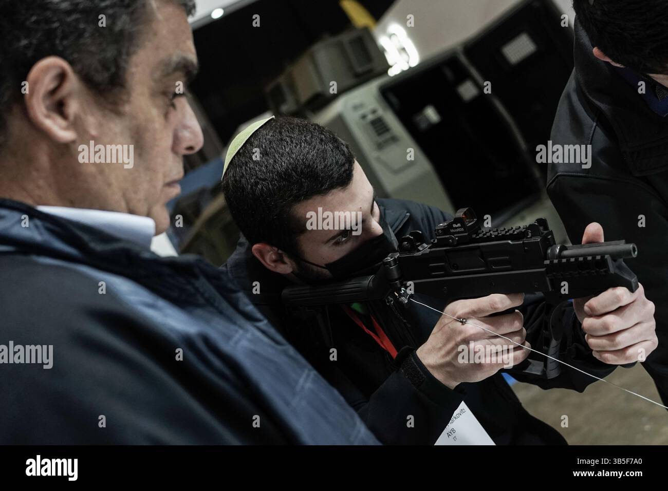 22. März 2022, Tel Aviv, Israel: Israelâ Internationale Sicherheits- und Verteidigungs-Ausstellung eröffnet auf der EXPO Tel Aviv und beleuchtet Ausrüstung und Technologien für Verteidigung, Landsicherheit, Megaereignisschutz, Cybersicherheit, Nachrichtendienste und Terrorismusbekämpfung. Das ISDEF beherbergt über 300 ausstellende Unternehmen und wird von 10.000 Besuchern und 50 Delegationen besucht, darunter Erstbesucher aus den Golfstaaten und Marokko. Die Ausstellung wird von Ländern verstärkt, die sich darauf vorbereiten, die Verteidigungsbudgets nach dem Krieg in der Ukraine und vielleicht einer neuen Weltordnung zu erhöhen. (Bild: © Nir Alon/ZUMA Pre Stockfoto