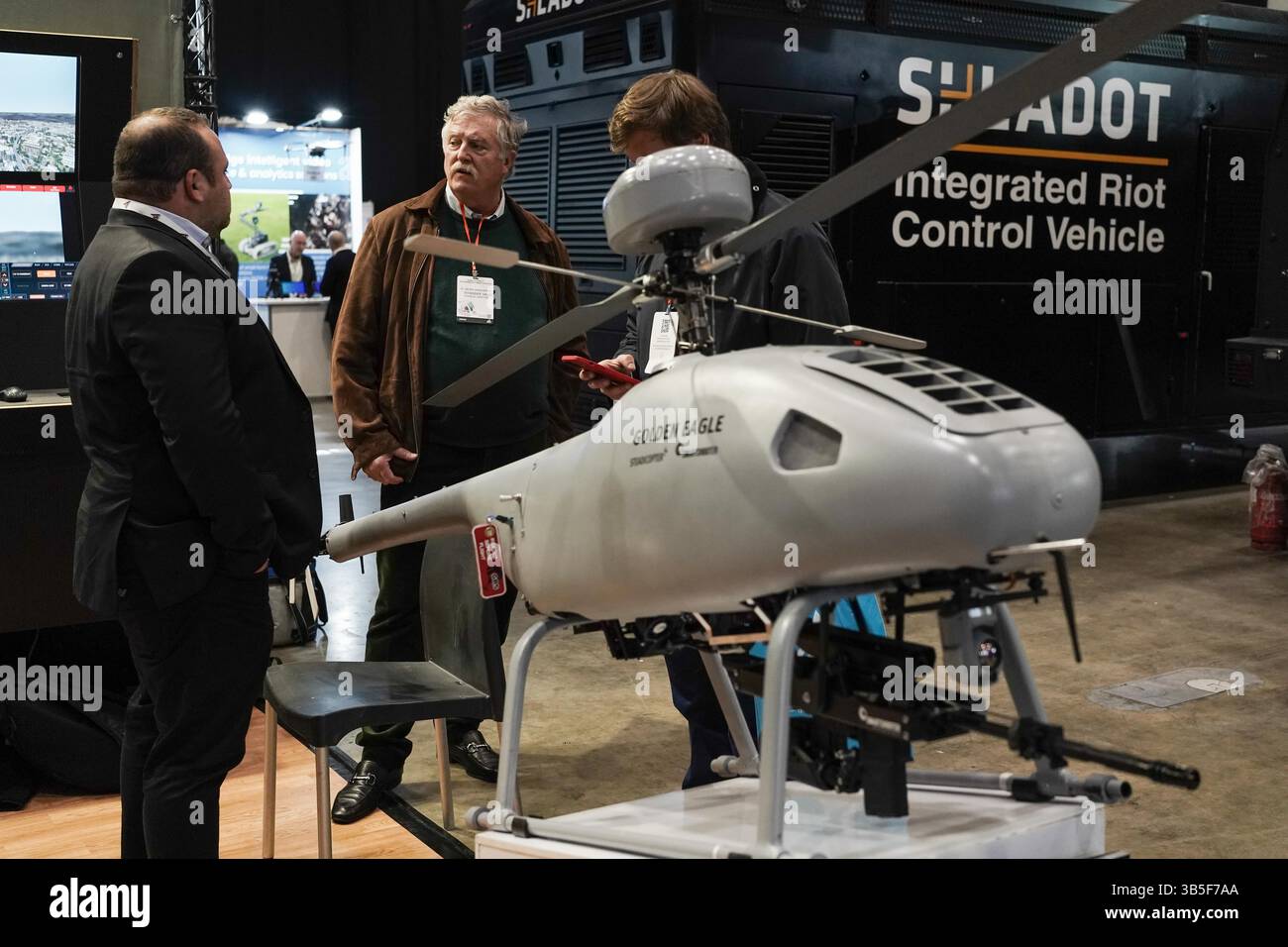 22. März 2022, Tel Aviv, Israel: Israelâ Internationale Sicherheits- und Verteidigungs-Ausstellung eröffnet auf der EXPO Tel Aviv und beleuchtet Ausrüstung und Technologien für Verteidigung, Landsicherheit, Megaereignisschutz, Cybersicherheit, Nachrichtendienste und Terrorismusbekämpfung. Das ISDEF beherbergt über 300 ausstellende Unternehmen und wird von 10.000 Besuchern und 50 Delegationen besucht, darunter Erstbesucher aus den Golfstaaten und Marokko. Die Ausstellung wird von Ländern verstärkt, die sich darauf vorbereiten, die Verteidigungsbudgets nach dem Krieg in der Ukraine und vielleicht einer neuen Weltordnung zu erhöhen. (Bild: © Nir Alon/ZUMA Pres Stockfoto