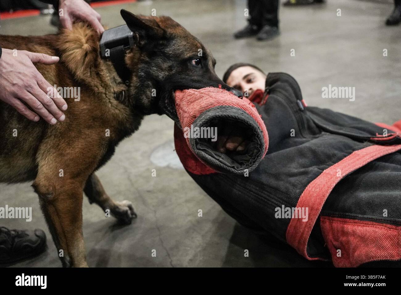 22. März 2022, Tel Aviv, Israel: Israelâ Internationale Sicherheits- und Verteidigungs-Ausstellung eröffnet auf der EXPO Tel Aviv und beleuchtet Ausrüstung und Technologien für Verteidigung, Landsicherheit, Megaereignisschutz, Cybersicherheit, Nachrichtendienste und Terrorismusbekämpfung. Das ISDEF beherbergt über 300 ausstellende Unternehmen und wird von 10.000 Besuchern und 50 Delegationen besucht, darunter Erstbesucher aus den Golfstaaten und Marokko. Die Ausstellung wird von Ländern verstärkt, die sich darauf vorbereiten, die Verteidigungsbudgets nach dem Krieg in der Ukraine und vielleicht einer neuen Weltordnung zu erhöhen. (Bild: © Nir Alon/ZUMA Pre Stockfoto