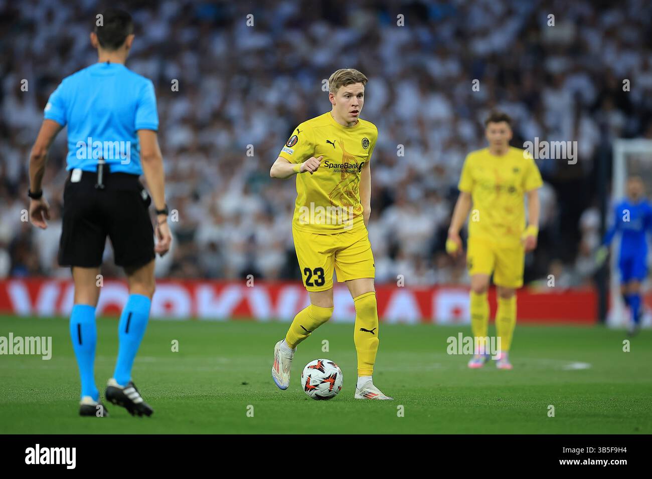 London, Großbritannien. Mai 2025. Tottenham Hotspur / Bodø/Glimt - UEFA Europa League Halbfinale First Leg - Tottenham Hotspur Stadium. Bodø/Glimt Jens Petter Hauge (23) Autor: Christopher Foxwell/Alamy Live News Stockfoto London, Großbritannien. Mai 2025. Tottenham Hotspur / Bodø/Glimt - UEFA Europa League Halbfinale First Leg - Tottenham Hotspur Stadium. Bodø/Glimt Jens Petter Hauge (23) Autor: Christopher Foxwell/Alamy Live News Stockfoto