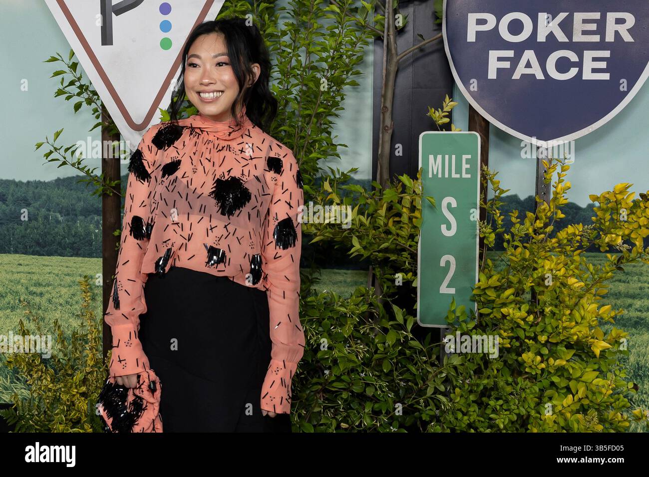 Los Angeles, USA. Mai 2025. Awkwafina nimmt am 1. Mai 2025 an der Premiere der Peacock Original Series „POKER FACE“ Staffel 2 im Hollywood Legion Theater in Los Angeles Teil. (Foto: Corine Solberg/SIPA USA Credit: SIPA USA/Alamy Live News Stockfoto