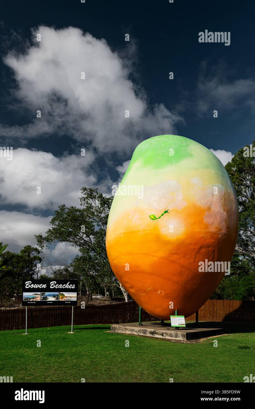 Die Big Mango of Bowen im tropischen Queensland ist eines der GROSSEN Dinge in Australien. Stockfoto
