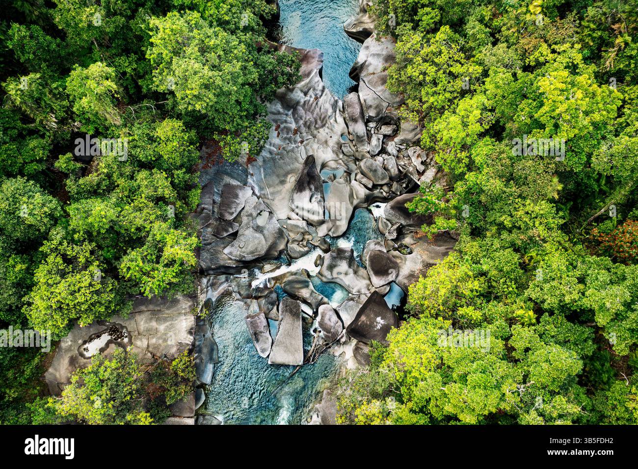 Luftaufnahme vieler Felsenbecken in der berühmten Boulders Gorge in Tropical Queenslands. Stockfoto