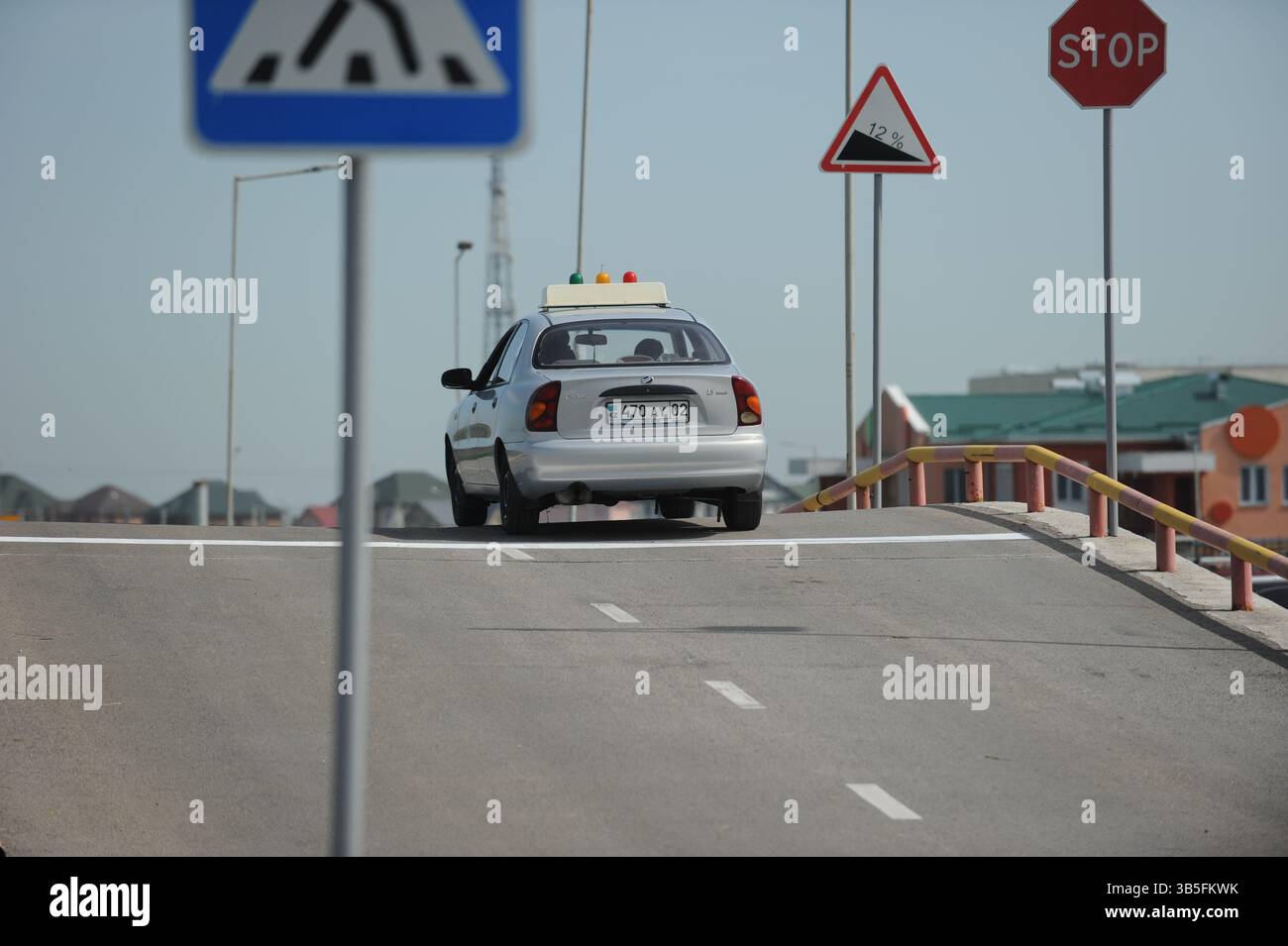 Die Führerscheinprüfung. Prüfung auf der Rennstrecke. Stockfoto