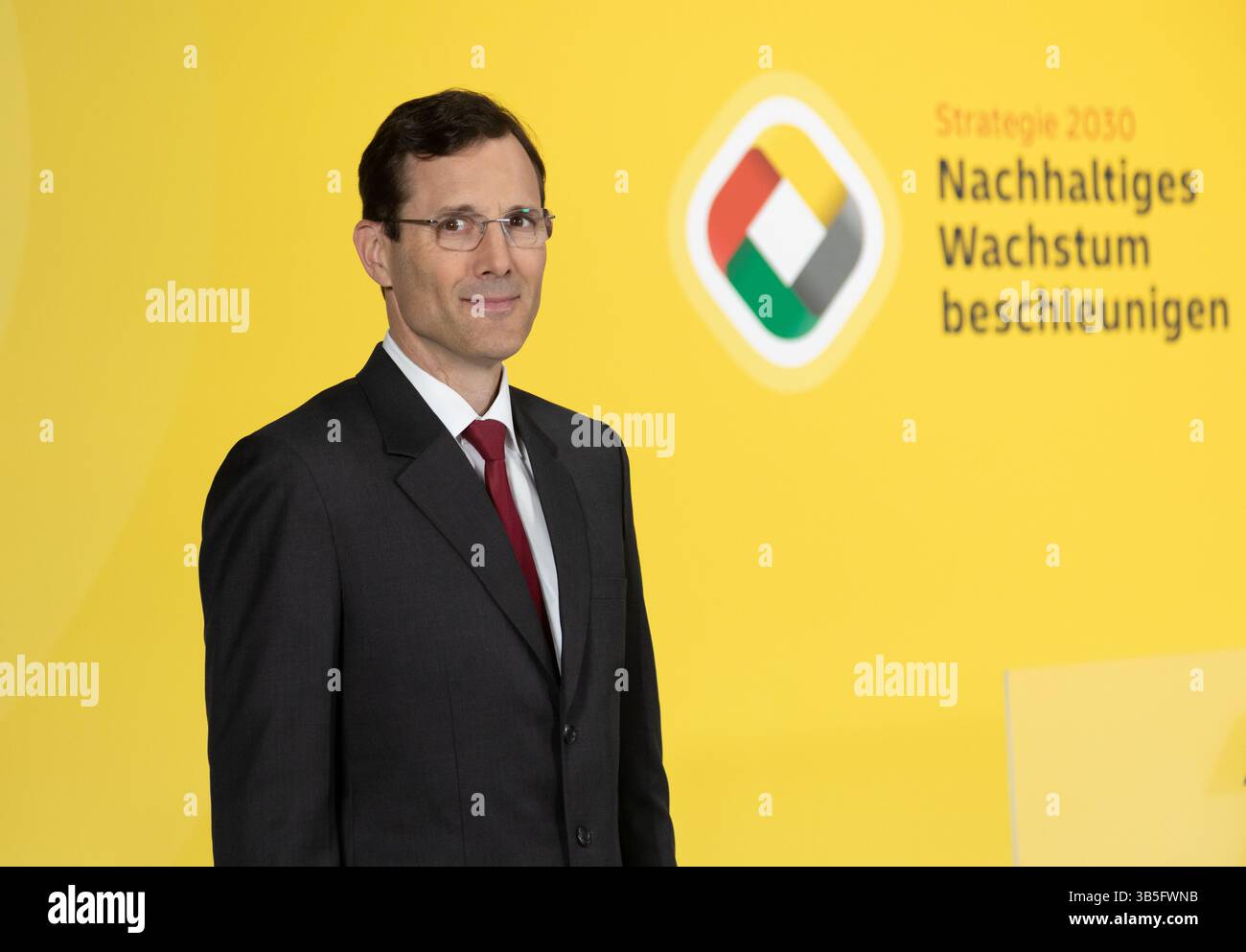 Bonn, Deutschland. Mai 2025. Tobias Meyer, CEO DHL Group, Annual General Meeting DHL Group Bonn, 2. Mai 2025. Quelle: Jürgen Schwarz/Alamy Live News Stockfoto