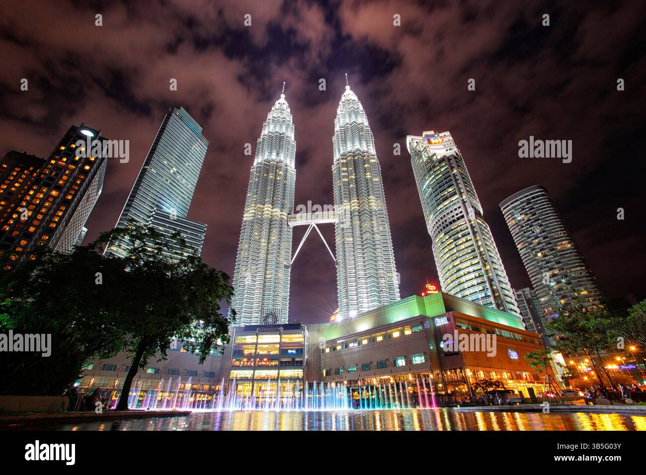 Petronas Twin Towers bei Nacht. Kuala Lumpur. Malaysia Stockfoto