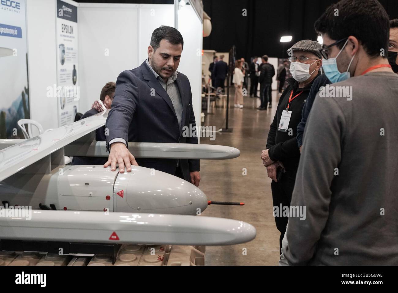 22. März 2022, Tel Aviv, Israel: Die israelische Internationale Sicherheits- und Verteidigungs-Ausstellung eröffnet auf der EXPO Tel Aviv und beleuchtet Ausrüstung und Technologien für Verteidigung, Landsicherheit, Megaereignisschutz, Cybersicherheit, Nachrichtendienste und Terrorismusbekämpfung. Das ISDEF beherbergt über 300 ausstellende Unternehmen und wird von 10.000 Besuchern und 50 Delegationen besucht, darunter Erstbesucher aus den Golfstaaten und Marokko. Die Ausstellung wird von Ländern verstärkt, die sich darauf vorbereiten, die Verteidigungsbudgets nach dem Krieg in der Ukraine und vielleicht einer neuen Weltordnung zu erhöhen. (Bild: © Nir Alon/ZUMA Press Stockfoto