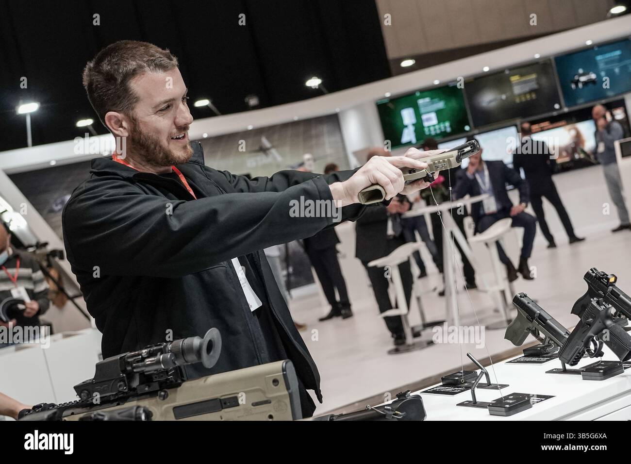 22. März 2022, Tel Aviv, Israel: Israelâ Internationale Sicherheits- und Verteidigungs-Ausstellung eröffnet auf der EXPO Tel Aviv und beleuchtet Ausrüstung und Technologien für Verteidigung, Landsicherheit, Megaereignisschutz, Cybersicherheit, Nachrichtendienste und Terrorismusbekämpfung. Das ISDEF beherbergt über 300 ausstellende Unternehmen und wird von 10.000 Besuchern und 50 Delegationen besucht, darunter Erstbesucher aus den Golfstaaten und Marokko. Die Ausstellung wird von Ländern verstärkt, die sich darauf vorbereiten, die Verteidigungsbudgets nach dem Krieg in der Ukraine und vielleicht einer neuen Weltordnung zu erhöhen. (Bild: © Nir Alon/ZUMA Pre Stockfoto