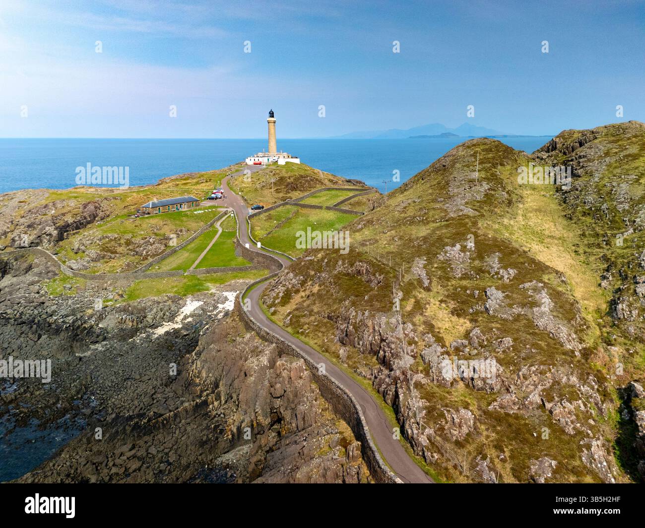 Luftaufnahme von der Drohne des Ardnamurchan Lighthouse, Ardnamurchan, Lochaber, Schottland, Großbritannien Stockfoto