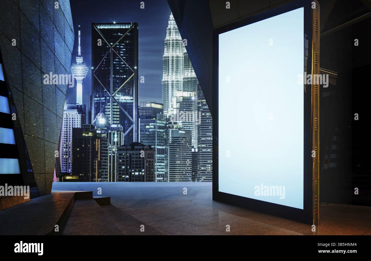 Großer leerer Bildschirm Billboard mit modernem Stadthintergrund Stockfoto