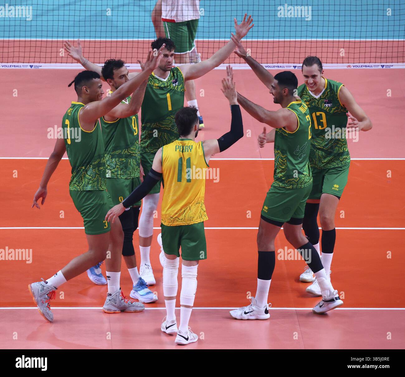 Sofia, Bulgarien - 24. Juni, 2022: Das Team von Australien feiert während eines Volleyball-WM-Gruppenspieles zwischen Bulgarien und Einem Stockfoto