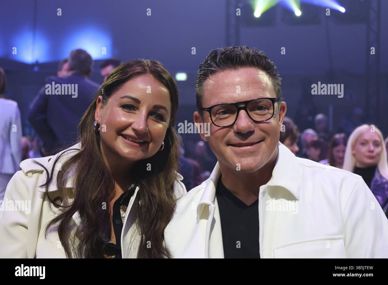 Eva Luginger (Partnerin Stefan Mross) und Stefan Mross (Sängerin/Moderatorin/Entertainerin) im Europapark Rust bei der Jubiläumspressekonferenz 50 Jahre Stockfoto Eva Luginger (Partnerin Stefan Mross) und Stefan Mross (Sängerin/Moderatorin/Entertainerin) im Europapark Rust bei der Jubiläumspressekonferenz 50 Jahre Stockfoto