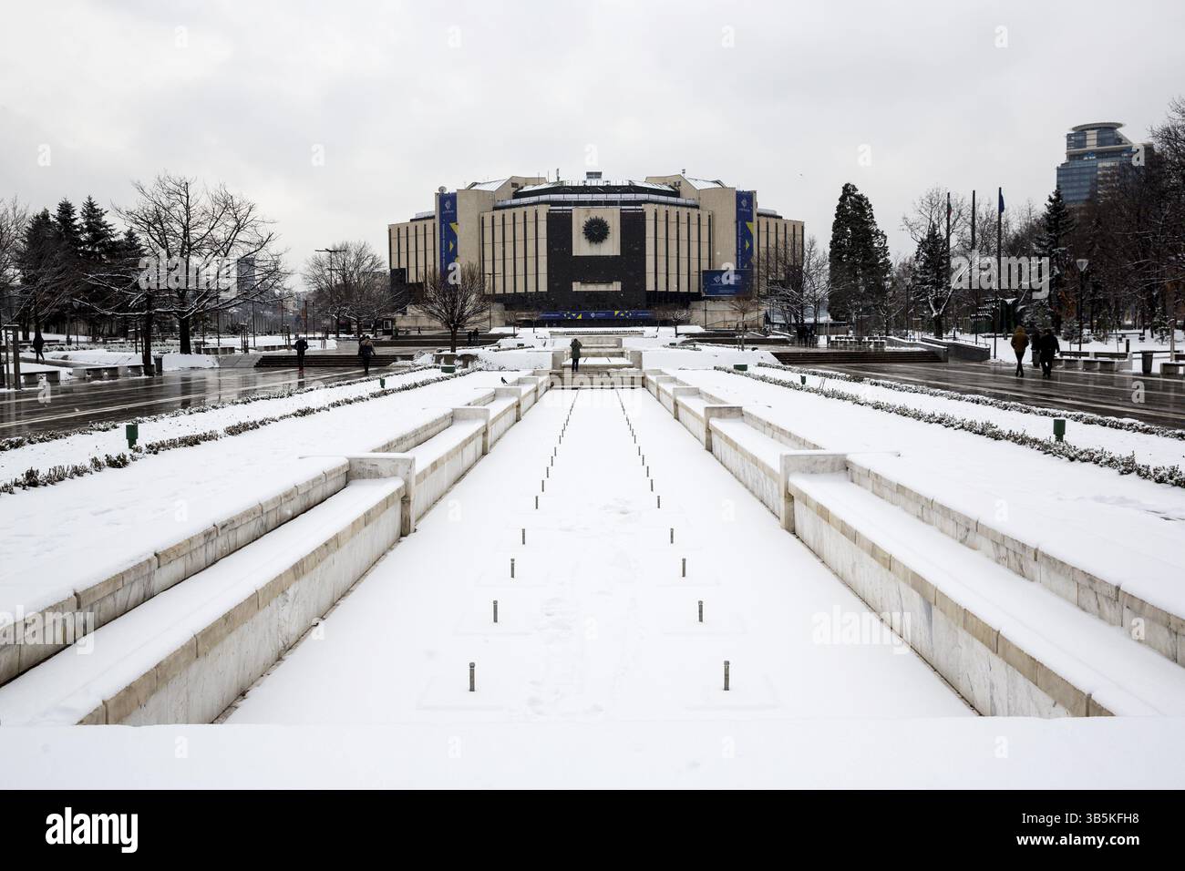 Sofia, Bulgarien - 15. Januar 2018: die Nationalen Kulturpalast (NDK) ist in einer verschneiten Tag gesehen. Das Gebäude ist der Main Event Center für bulgarische Presid Stockfoto