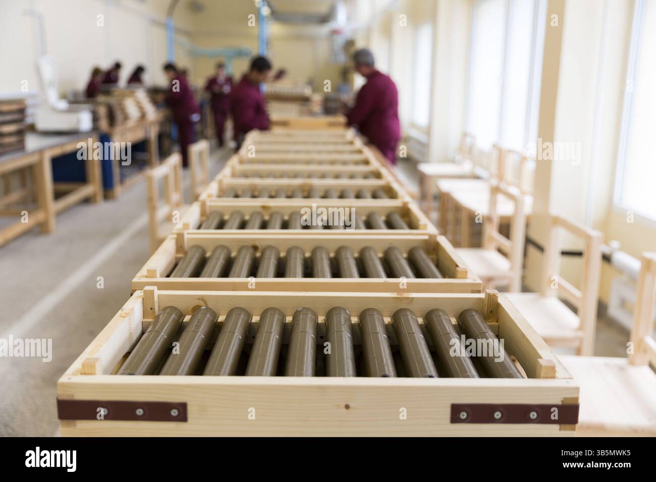 RPG Sprengstoff in einer der bulgarischen Waffenfabriken. In diesem Werk werden Raketengranaten (RPG), RPG-7-Trägerraketen und RPG-Kriegsköpfe hergestellt und montiert Stockfoto