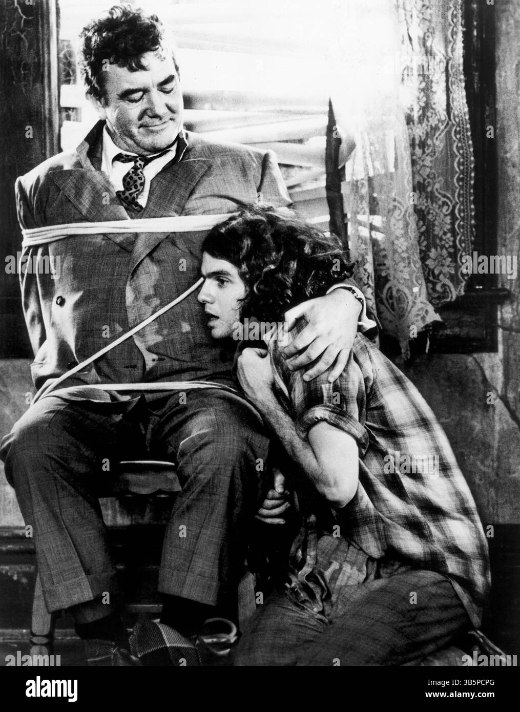 4. September 2020, USA: Albert Finney, Kevin Anderson, am Set des Films „Waisenkinder“, Lorimar Motion Pictures, 1987 (Bild: © JT Vintage/Glasshouse Via ZUMA Press Wire) Stockfoto