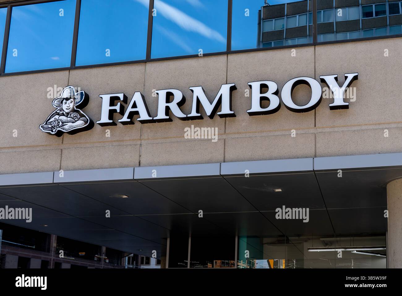 In Toronto, Kanada, wird ein Schild mit einem „Farm Boy Close Up Store“ ausgestellt Stockfoto