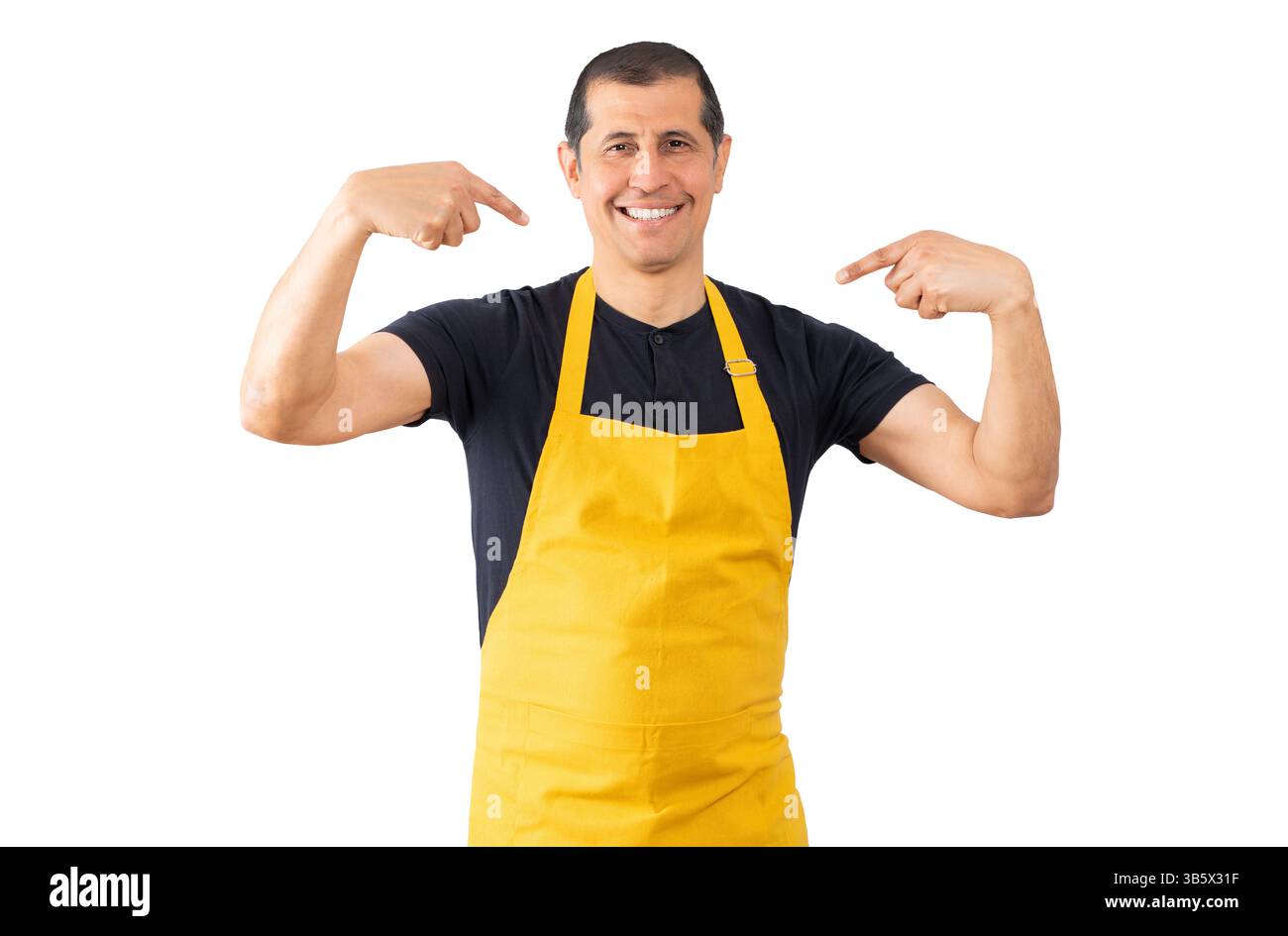 Verkäufer mit gelber Schürze über weißem isoliertem Hintergrund, der selbstbewusst mit einem Lächeln auf dem Gesicht aussieht und sich mit den Fingern stolz und glücklich zeigt. Stockfoto
