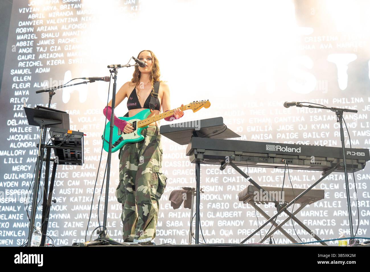 April 2022, Indio, California, USA: HOLLY HUMBERSTONE beim Coachella Valley Music and Arts Festival in Indio, Kalifornien (Bild: © Daniel DeSlover/ZUMA Press Wire) Stockfoto