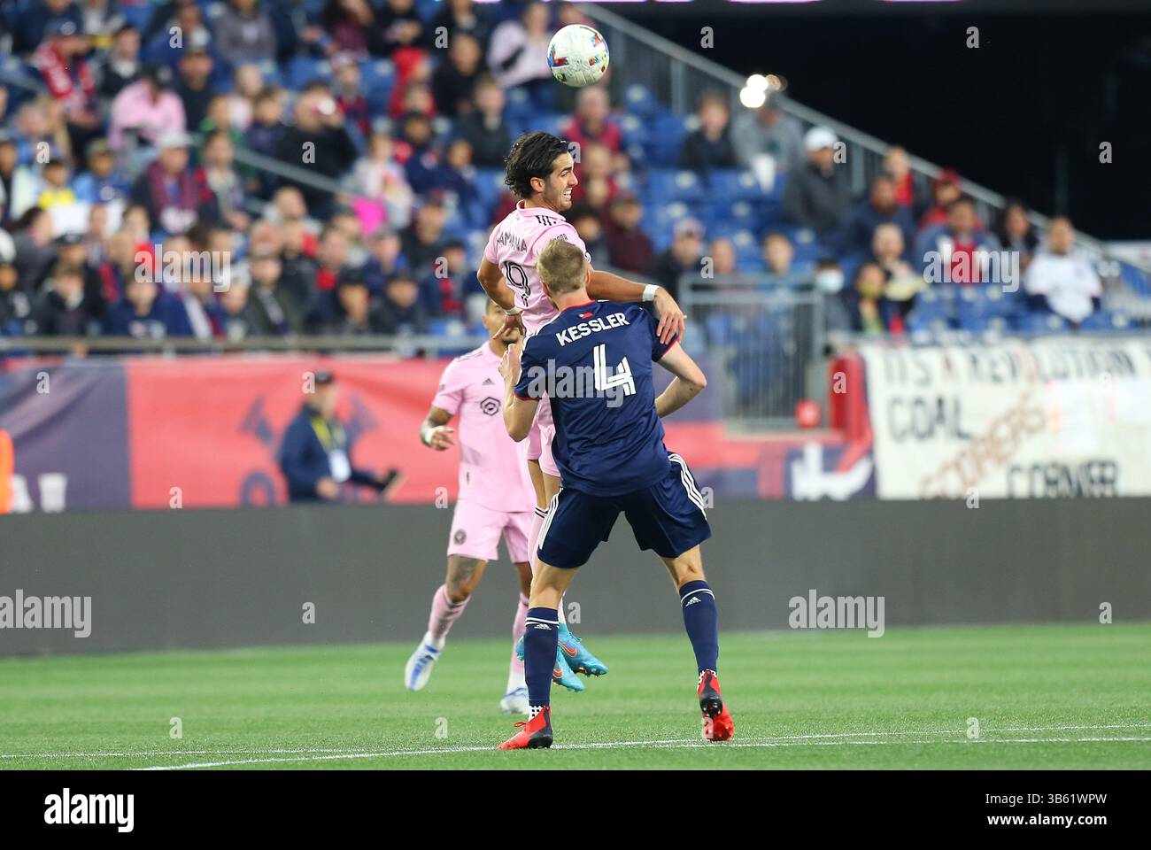 30. April 2022; Foxborough, MA, USA; Inter Miami Stürmer Leonardo Campana (9) leitet den Ball während eines MLS-Spiels zwischen Inter Miami FC und New England Revolution im Gillette Stadium. Anthony Nesmith/CSM(Kreditbild: Stockfoto