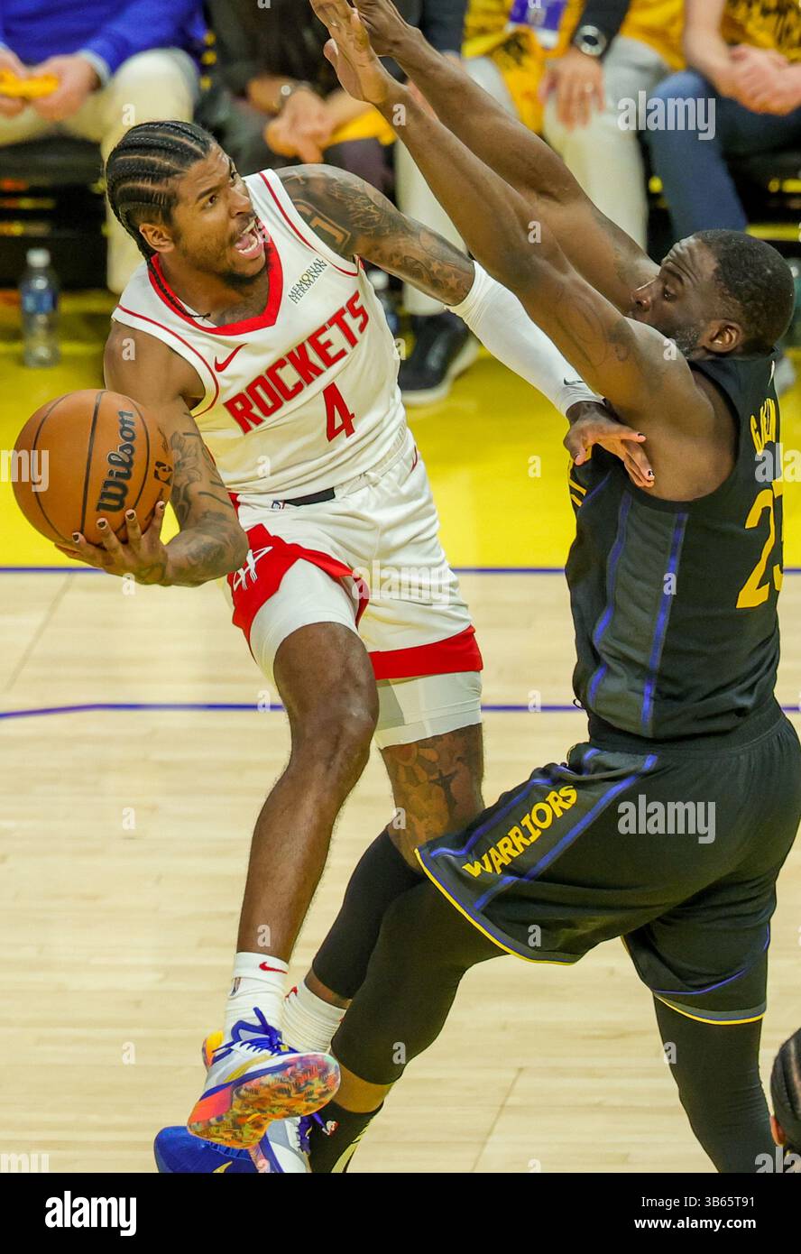 San Francisco, USA. Mai 2025. Jalen Green (L) von Houston Rockets tritt am 2. Mai 2025 in der ersten Runde des Spiels zwischen den Golden State Warriors und Houston Rockets der NBA Playoffs 2024-2025 in San Francisco an. Quelle: Arthur Dong/Xinhua/Alamy Live News Stockfoto
