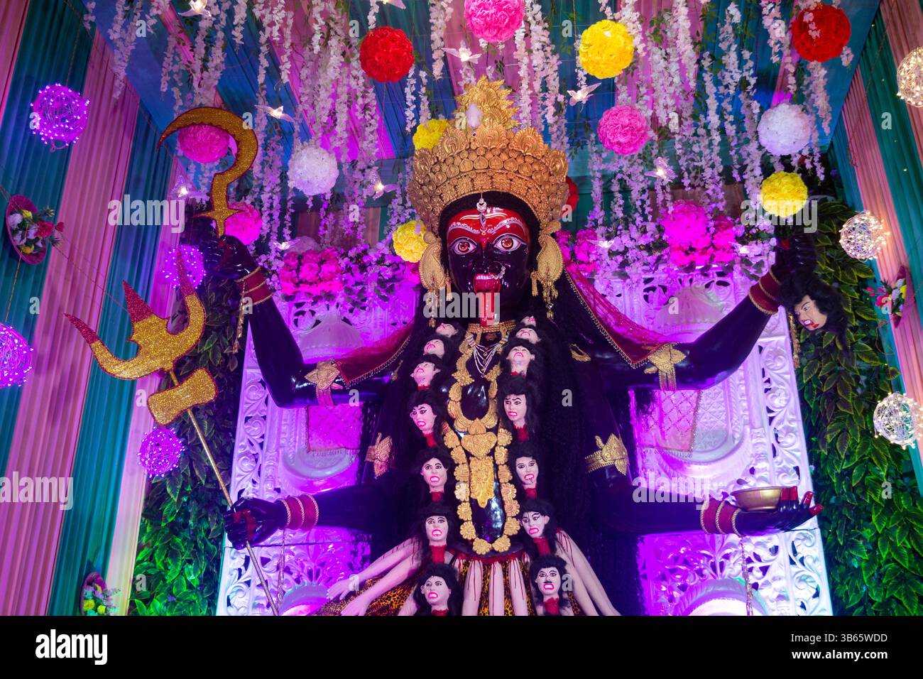 Idol der hindu-Göttin kali während des navratri-Festivals Stockfoto