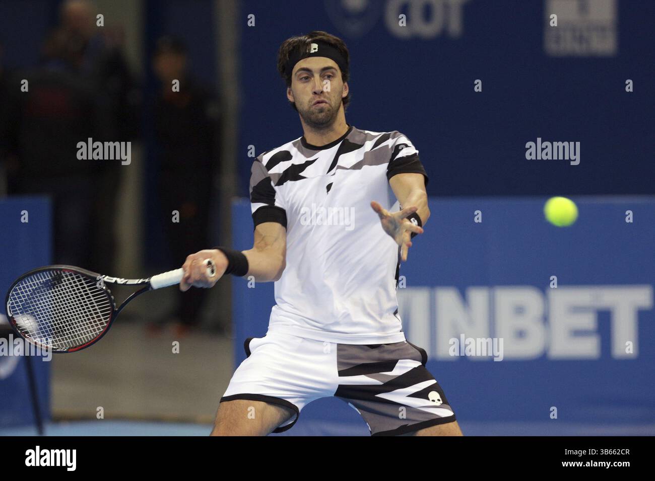 Sofia, Bulgarien - 9. Februar 2017: Nikoloz Basilashvili (im Bild) aus Georgien spielt gegen Dominic Thiem aus Österreich während eines Spiels von Sofia Op Stockfoto