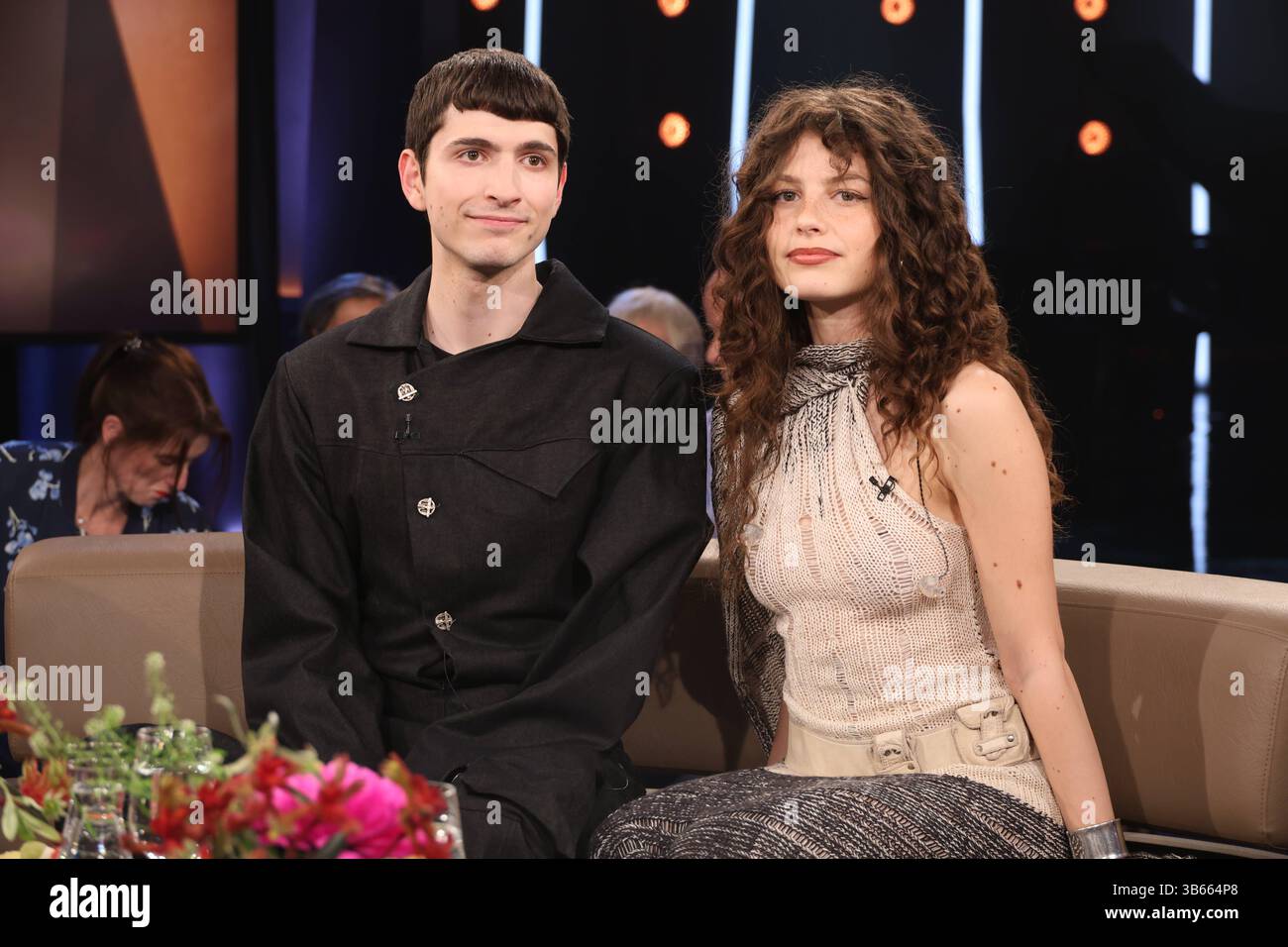 ABoR und Tynna, Musiker und ESC-Teilnehmer mit ihrem Song Baller, zu Gast in der NDR Talk Show, Fototermin am 30.4.2025 vor der Sendung am 2.5.2025 im 3. Programm des NDR-Fernsehens, Fernsehstudio Hamburg Lokstedt *** ABoR und Tynna, Musiker und ESC-Teilnehmer mit ihrem Song Baller, als Gäste in der NDR Talk Show, Fotosession am 30 4 2025 vor der Sendung am 2 5 2025 im 3 Programm des NDR-Fernsehens, Fernsehstudio Hamburg Lokstedt Stockfoto