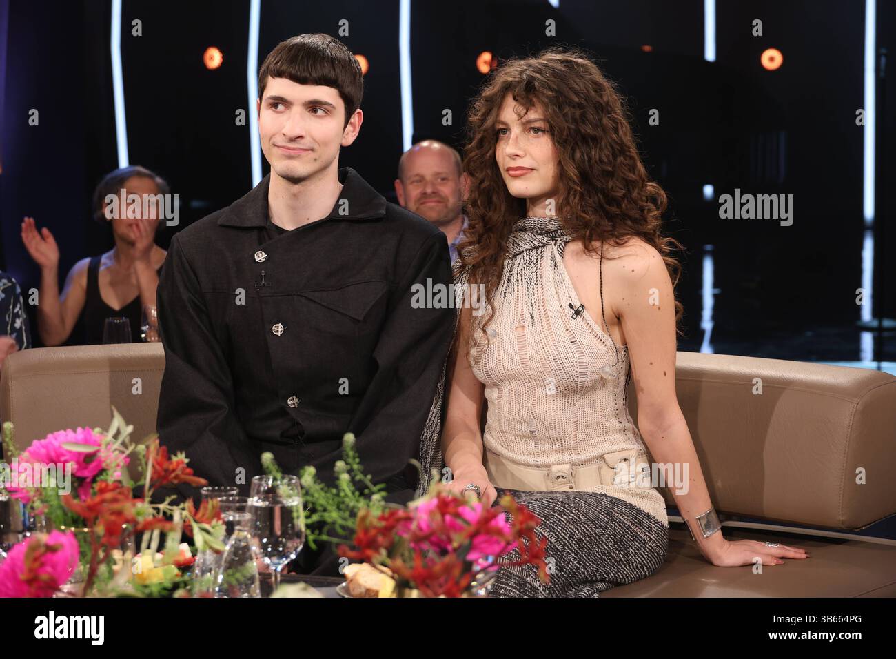 ABoR und Tynna, Musiker und ESC-Teilnehmer mit ihrem Song Baller, zu Gast in der NDR Talk Show, Fototermin am 30.4.2025 vor der Sendung am 2.5.2025 im 3. Programm des NDR-Fernsehens, Fernsehstudio Hamburg Lokstedt *** ABoR und Tynna, Musiker und ESC-Teilnehmer mit ihrem Song Baller, als Gäste in der NDR Talk Show, Fotosession am 30 4 2025 vor der Sendung am 2 5 2025 im 3 Programm des NDR-Fernsehens, Fernsehstudio Hamburg Lokstedt Stockfoto