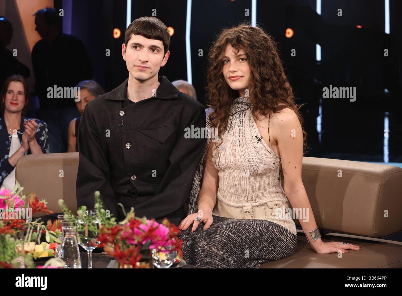 ABoR und Tynna, Musiker und ESC-Teilnehmer mit ihrem Song Baller, zu Gast in der NDR Talk Show, Fototermin am 30.4.2025 vor der Sendung am 2.5.2025 im 3. Programm des NDR-Fernsehens, Fernsehstudio Hamburg Lokstedt *** ABoR und Tynna, Musiker und ESC-Teilnehmer mit ihrem Song Baller, als Gäste in der NDR Talk Show, Fotosession am 30 4 2025 vor der Sendung am 2 5 2025 im 3 Programm des NDR-Fernsehens, Fernsehstudio Hamburg Lokstedt Stockfoto