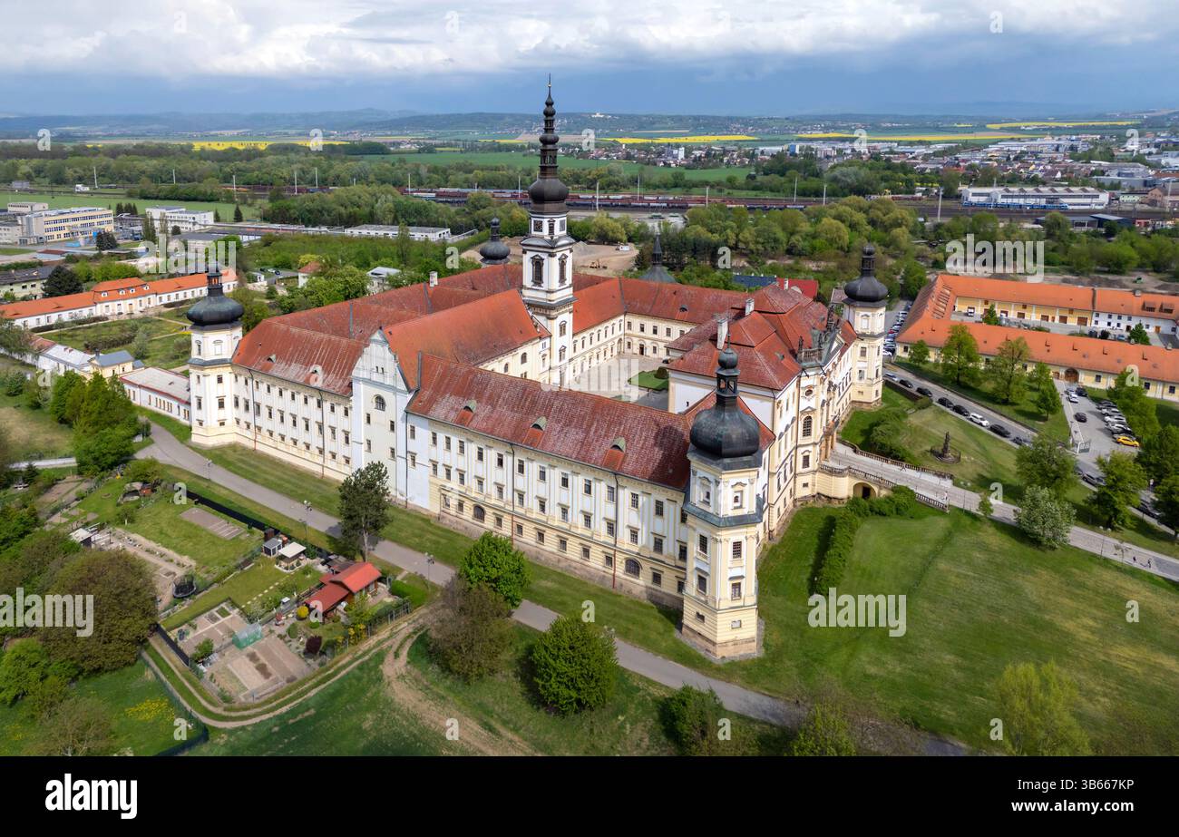 Luftaufnahme des Klosters Hradisko (Klaster Hradisko) in Olomouc, Tschechien Stockfoto