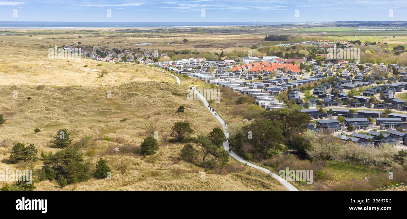 Panoramablick über einen Bungalowpark in Ameland, Niederlande Stockfoto