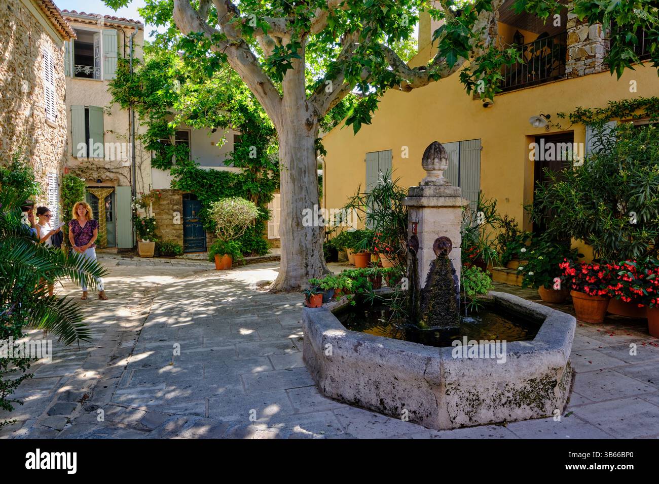Frankreich, Var, Golf von St Tropez, Dorf Grimaud, La Placette Stockfoto