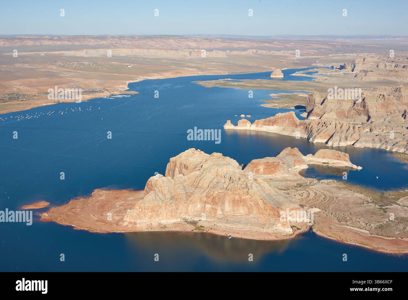 LUFTAUFNAHME. Wahweap Bay in Lake Powell. Kane County, Utah, USA. Stockfoto
