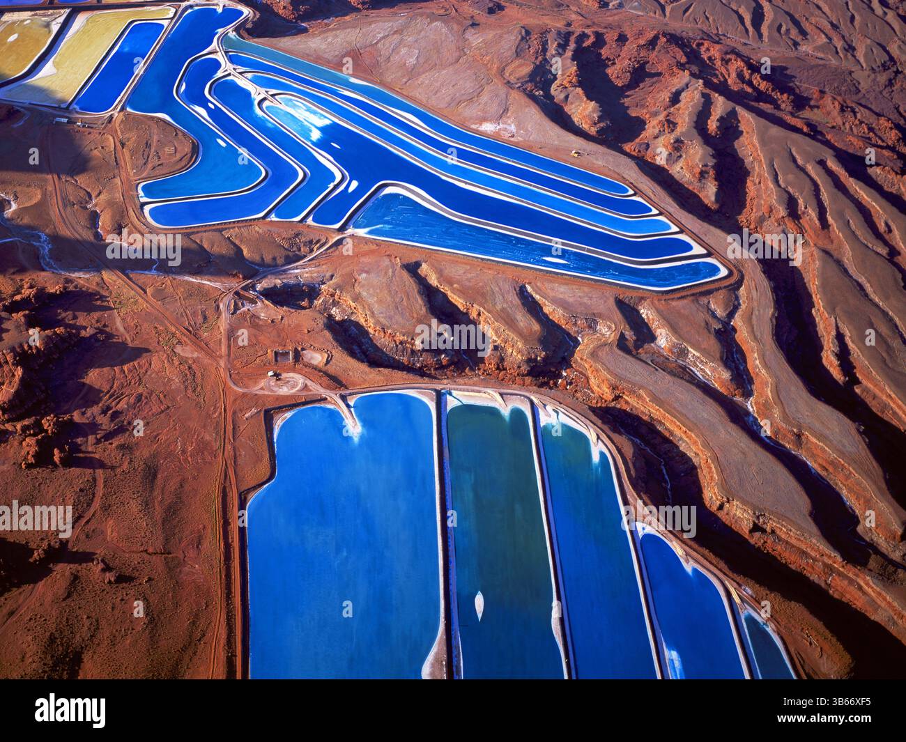 LUFTAUFNAHME. Kaliverdunstungsteiche. Moab, Grand County, Utah, USA. Stockfoto
