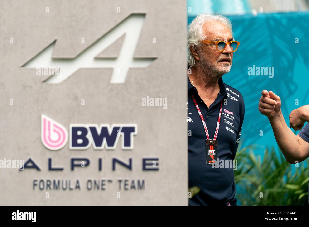 Miami Gardens, Usa. Mai 2025. Flavio Briatore, Executive Advisor des Alpine F1-Teams, wird am Samstag, den 3. Mai 2025, auf dem Miami International Autodrome in Miami Gardens, Florida, während des Formel 1 Grand Prix im Fahrerlager gesehen. Foto: Greg Nash/UPI Credit: UPI/Alamy Live News Stockfoto